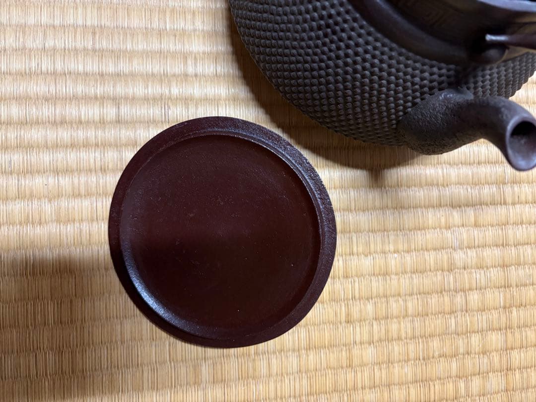 【南部鉄瓶／鉄壺】 松ぼっくり摘み・霰文様・ヴィンテージ