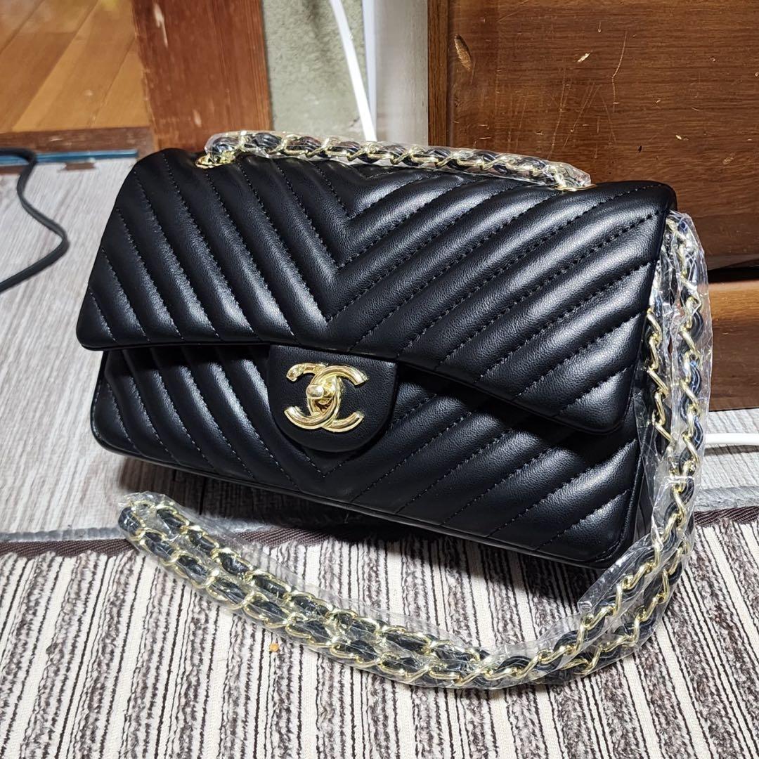 CHANEL　ショルダーバッグ　Vステッチ　ノベルティ
