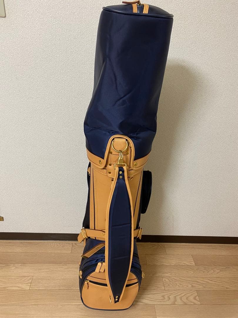 ネイビーとベージュのゴルフキャディバッグ