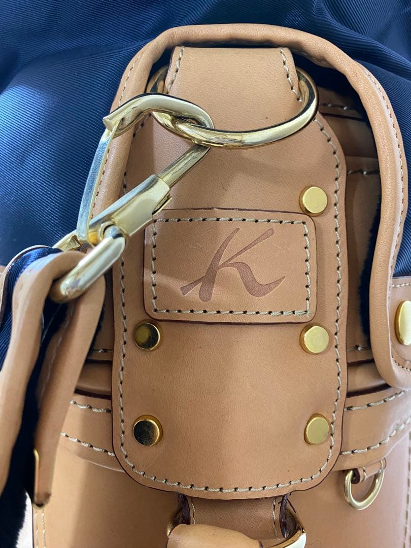 ネイビーとベージュのゴルフキャディバッグ