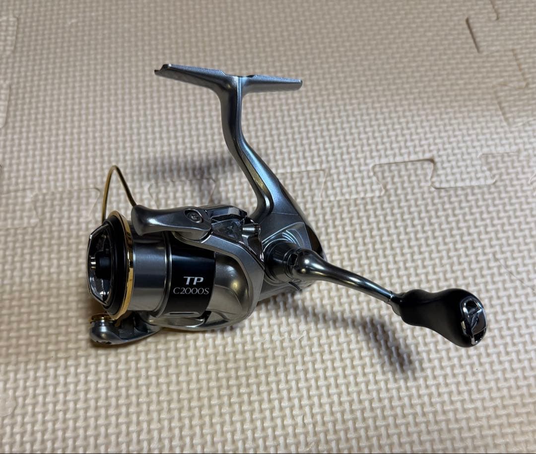 ぴ*吉様 シマノ　TP C2000S シルバー 左ハンドル