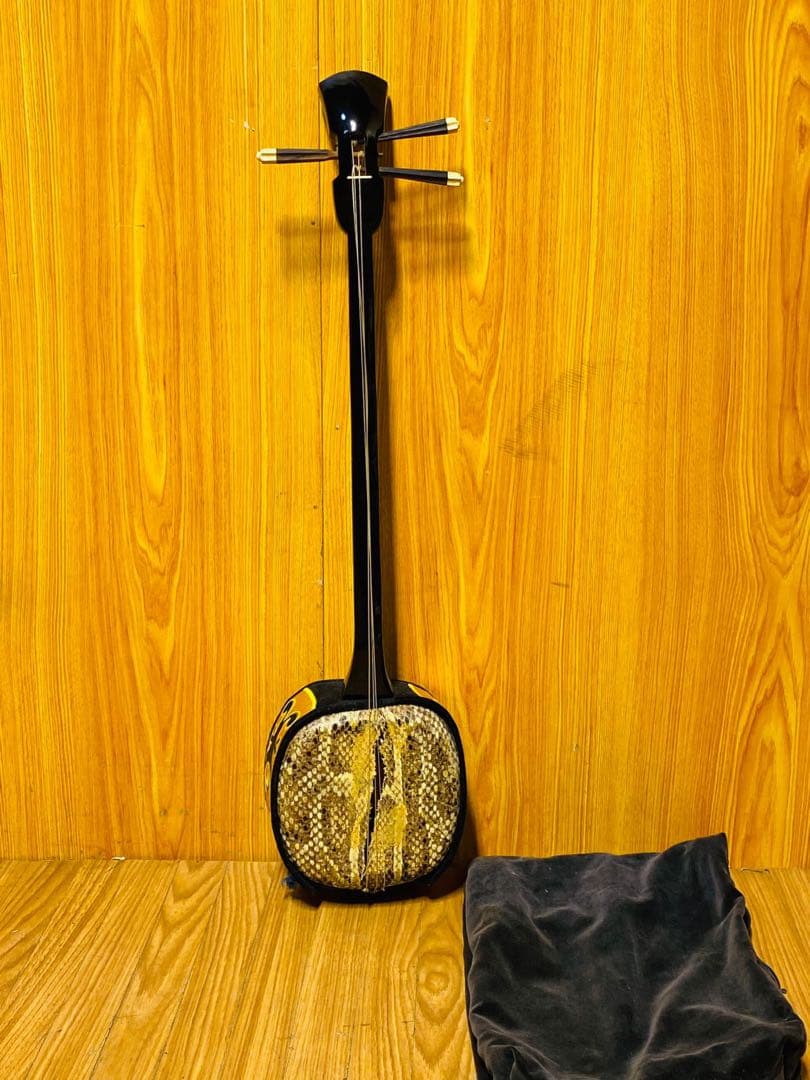 三味線 ヘビ革 黒/金 布袋付き