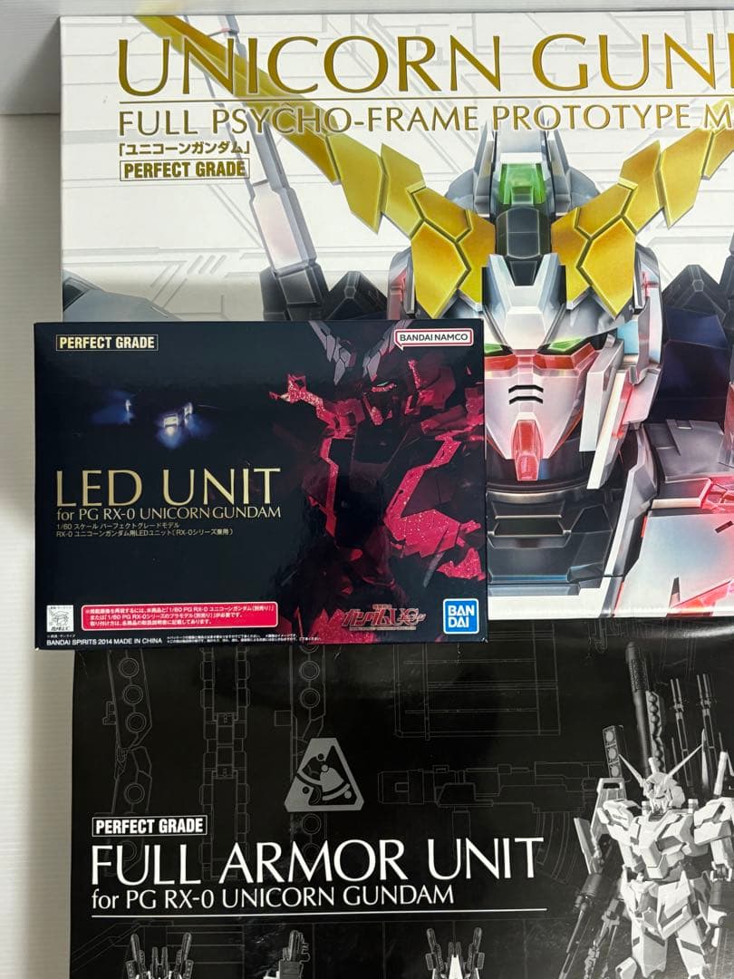 ユニコーンガンダム 1/60フィギュアプラモデルARMOR＆ RED UNIT