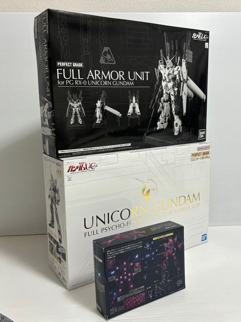 ユニコーンガンダム 1/60フィギュアプラモデルARMOR＆ RED UNIT