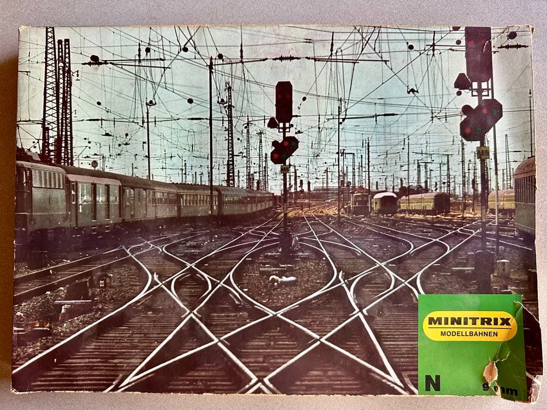 MINITRIX Nゲージ 大型レールセットと複数の個別レールのセット