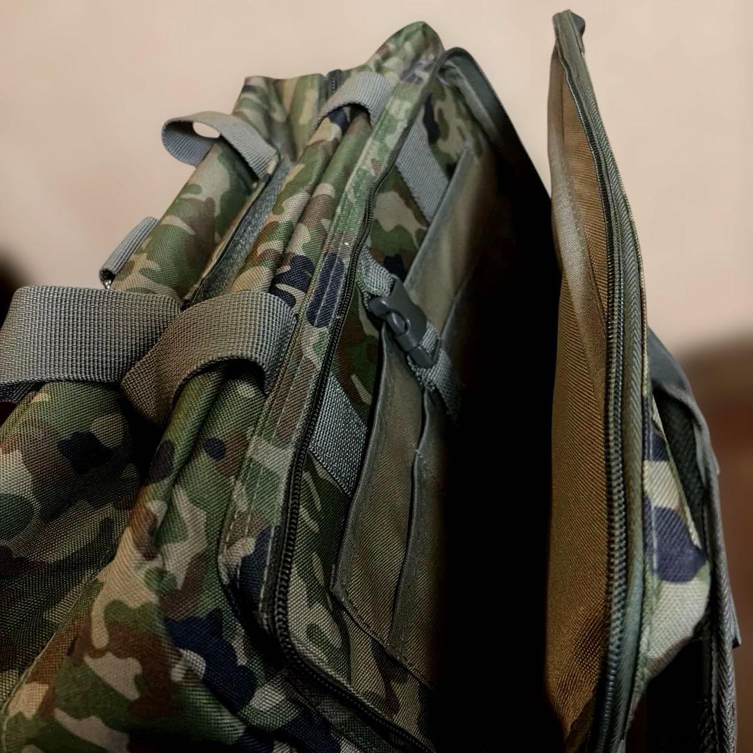 迷彩 中型バッグ ショルダーストラップ付き