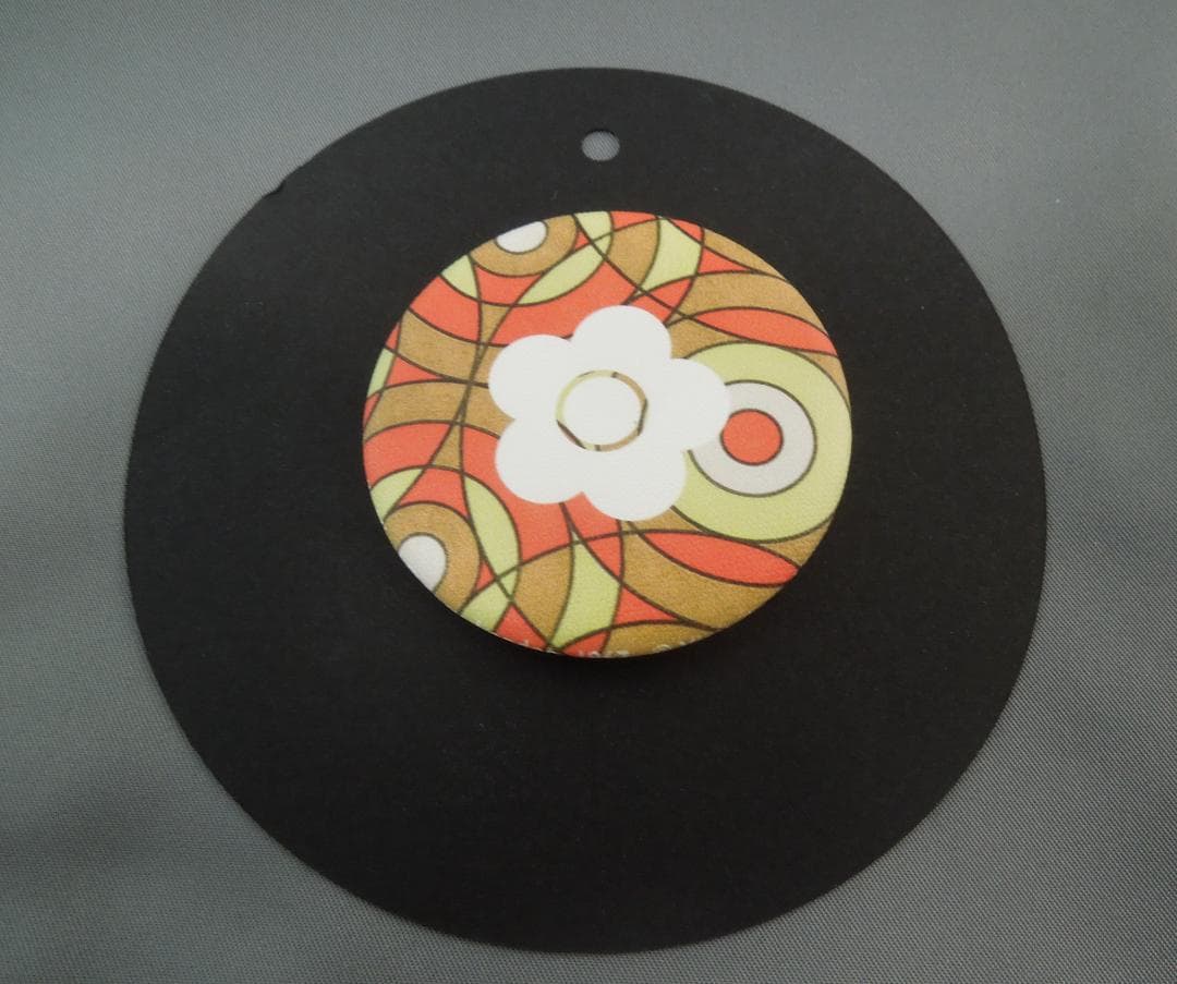 美術館グッズ【7823】　〈展覧会シリーズ〉マリー・クワント展②　布製缶バッジ