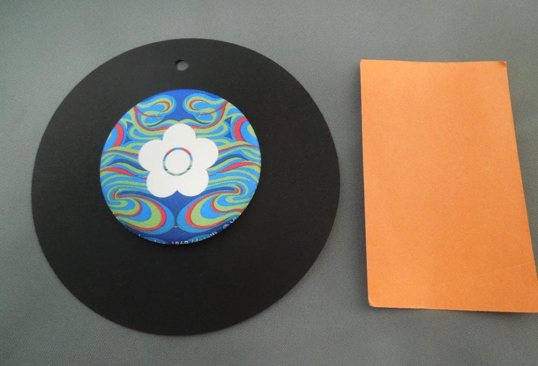 美術館グッズ【7823】　〈展覧会シリーズ〉マリー・クワント展②　布製缶バッジ