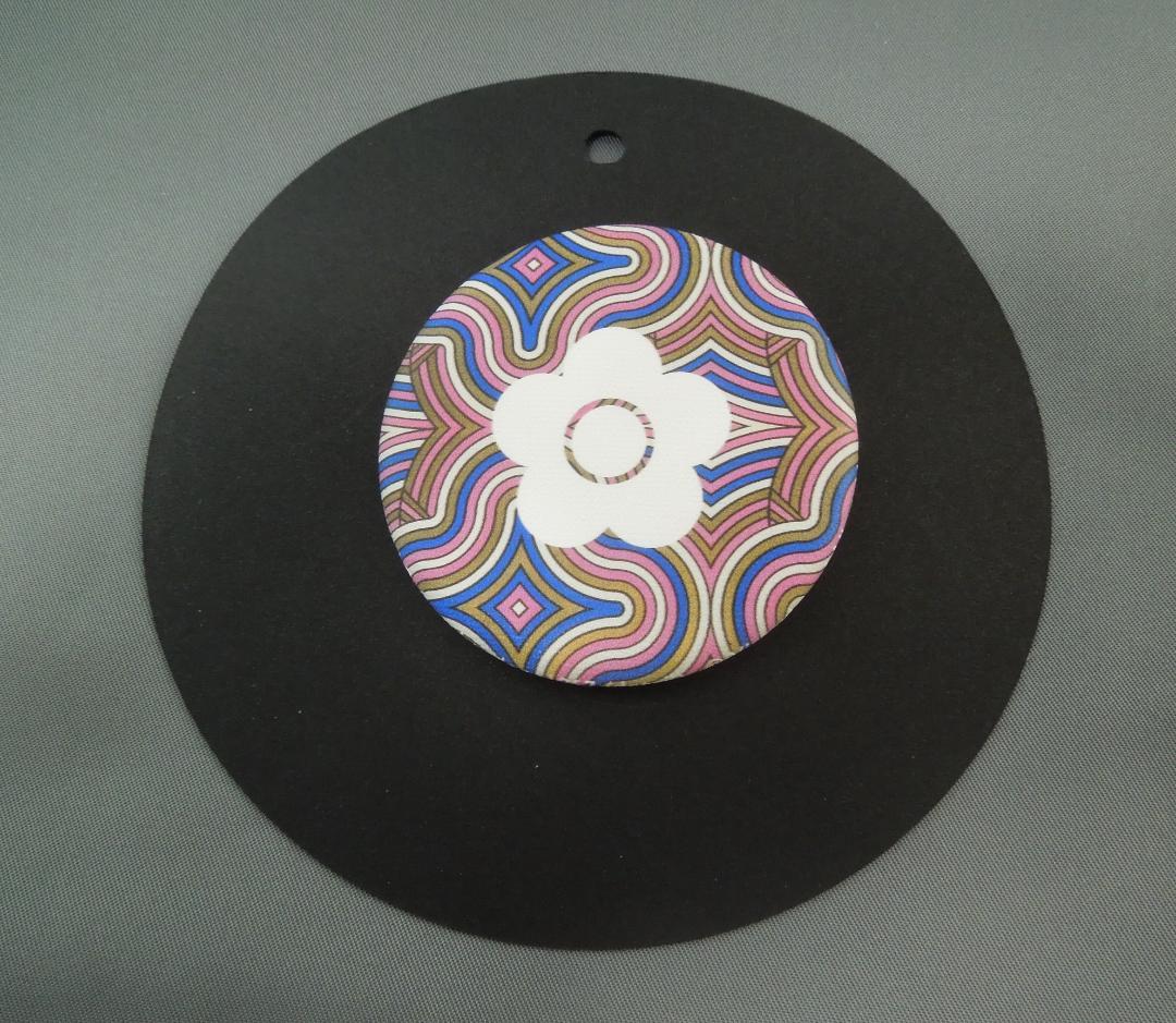 美術館グッズ【7823】　〈展覧会シリーズ〉マリー・クワント展②　布製缶バッジ