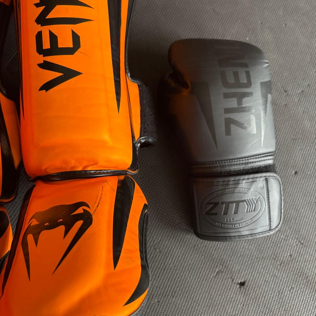 VENUM レガース　ボクシンググローブ 黒　セット