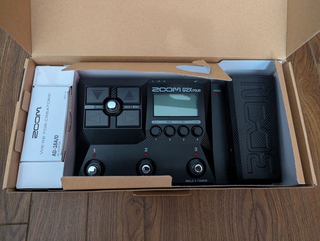 ZOOM G2X FOUR ギターエフェクター 3時間ほど使用