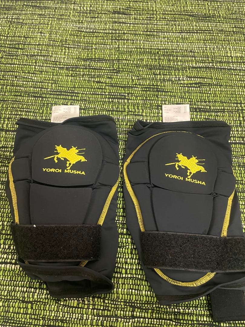 ＜美品＞スノーボード　最強　プロテクター　鎧武者　ひざパット