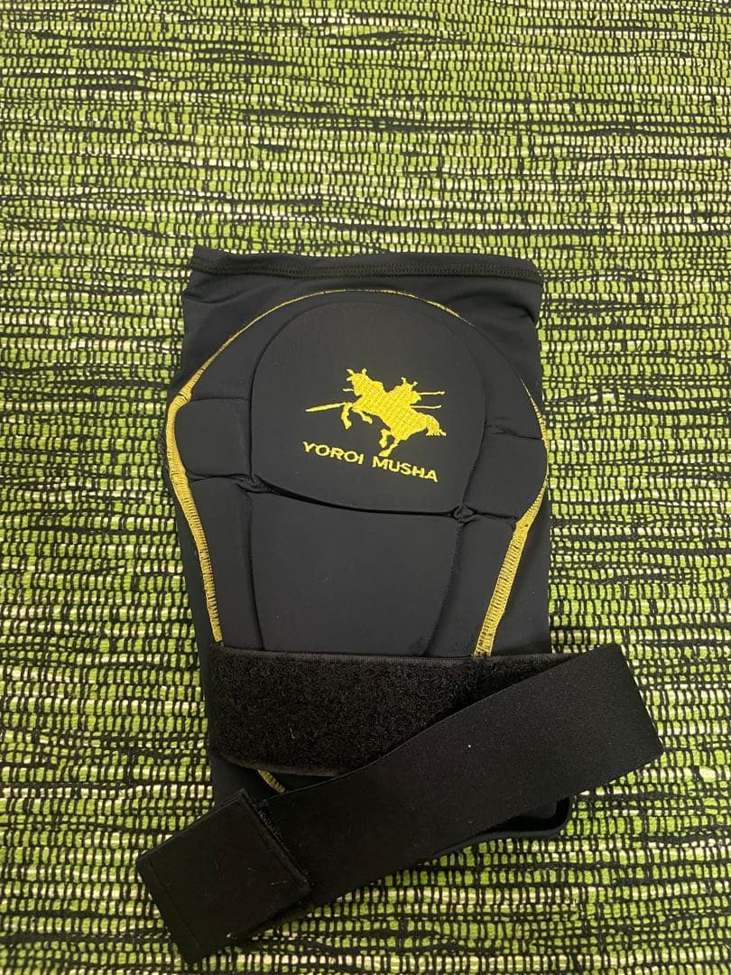 ＜美品＞スノーボード　最強　プロテクター　鎧武者　ひざパット