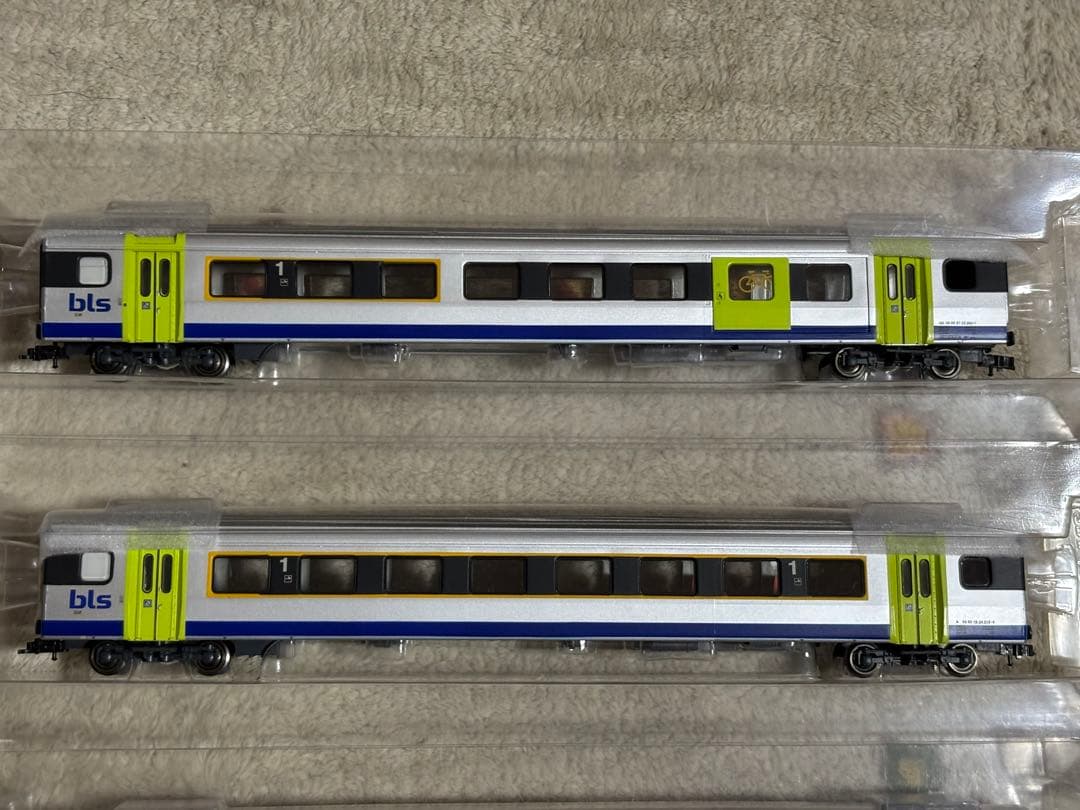 新品同様 LILIPUT スイスBLS 客車4両セット