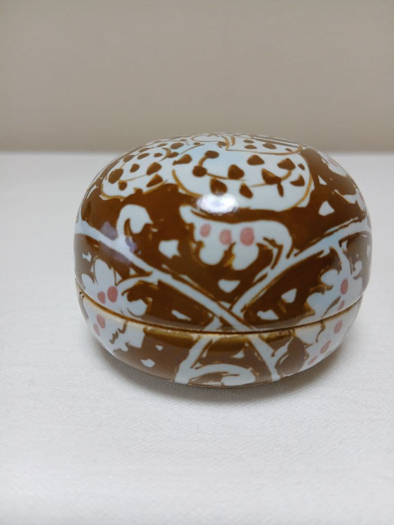 人間国宝　加藤卓男作「ラスター彩胡姫文香合」