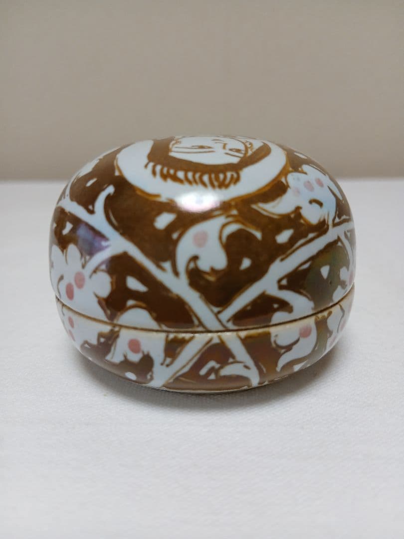 人間国宝　加藤卓男作「ラスター彩胡姫文香合」