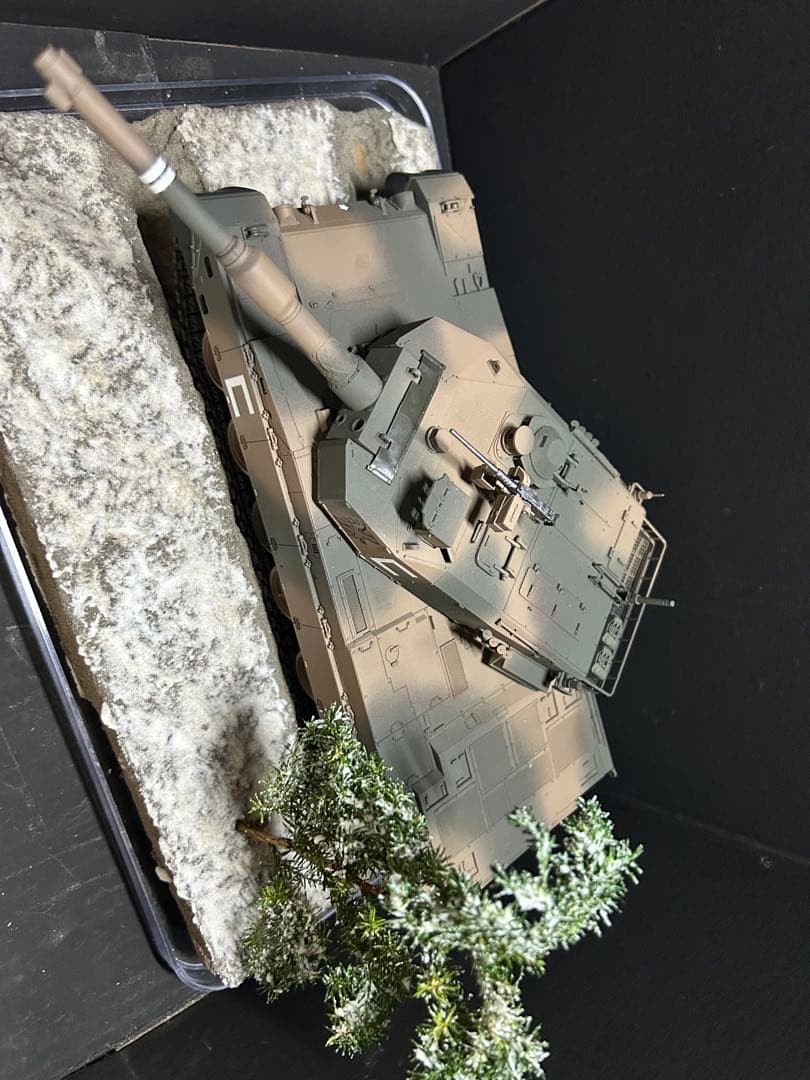 【完成品】90式戦車 1/35スケール ディオラマ付き（TAMIYA製）