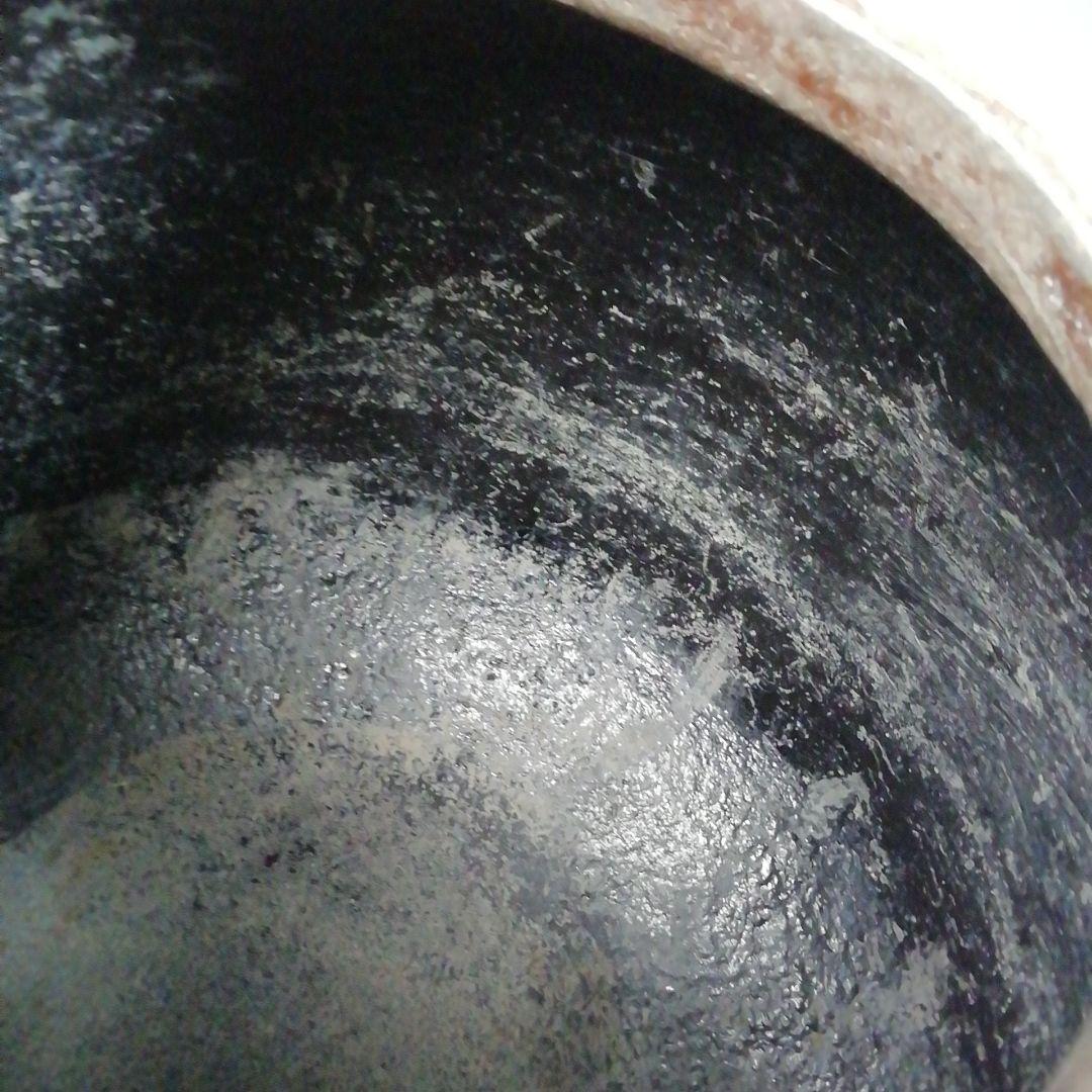 Ｗ１７４　茶釜　『菊文　撫肩丸釜』『釜師　十一代　加藤忠之朗』『鉄釜』　共箱