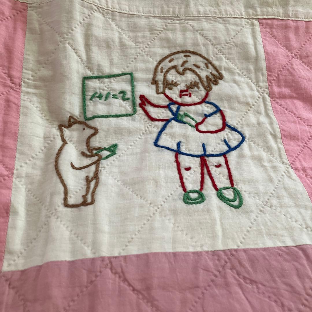 ビンテージ刺繍キルト(スーちゃん他) 172×180位　刺繍部分20角×32個