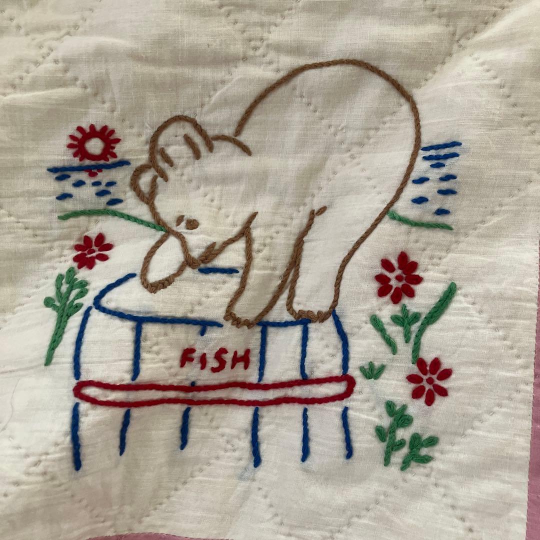 ビンテージ刺繍キルト(スーちゃん他) 172×180位　刺繍部分20角×32個