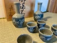 伊万里焼梅散酒器揃 徳利 お猪口 （太郎左右エ門 手書き 貫入）