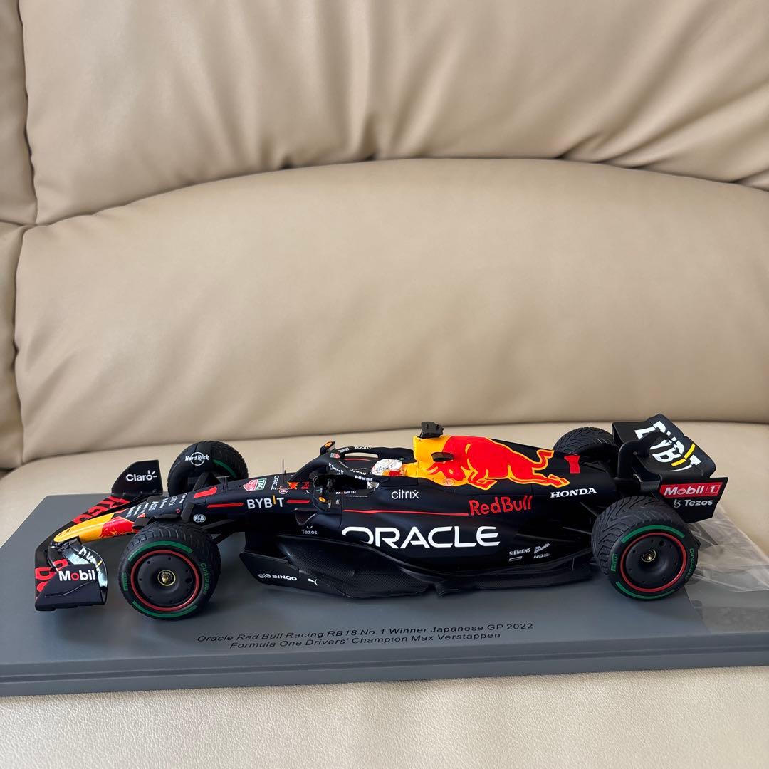 1/18 スパーク レッドブルRB18 M.フェルスタッペン