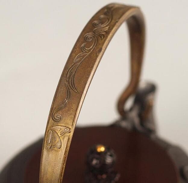 ドラゴン彫刻の鋳鉄製鉄瓶 中型 老鉄瓶 提梁壺 銅製蓋 銅製取っ手 1.3L