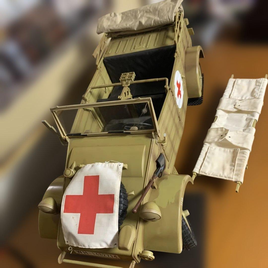 キューベルワーゲン 担架付き ドラゴン製アンビュランスモデル 「１／６」❗️