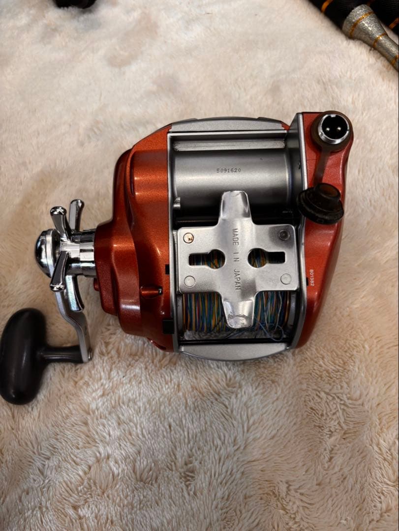 電動リール オレンジ/シルバー デジタル表示