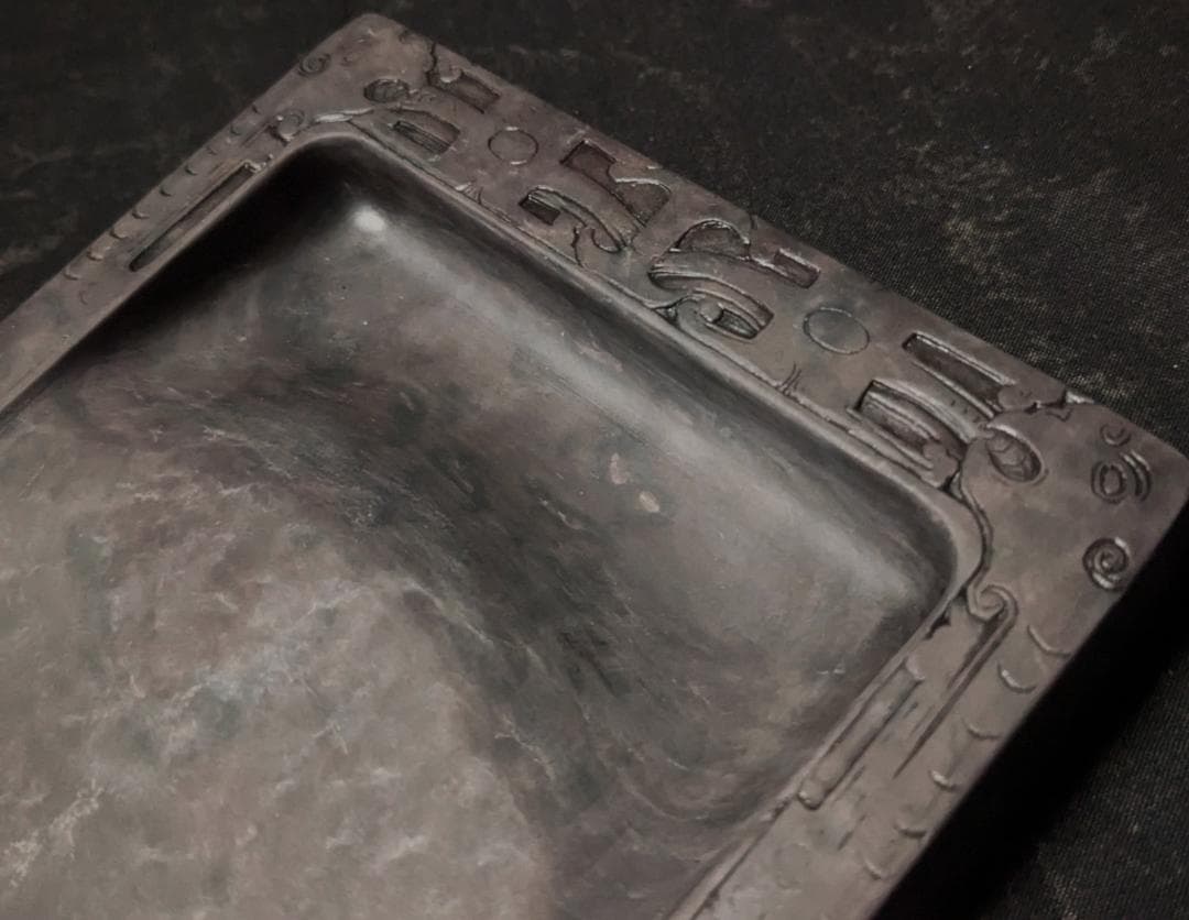 ■端渓硯■饕餮文彫琢の長方硯■玳瑁班・青花・金線■約8吋■古い合木箱