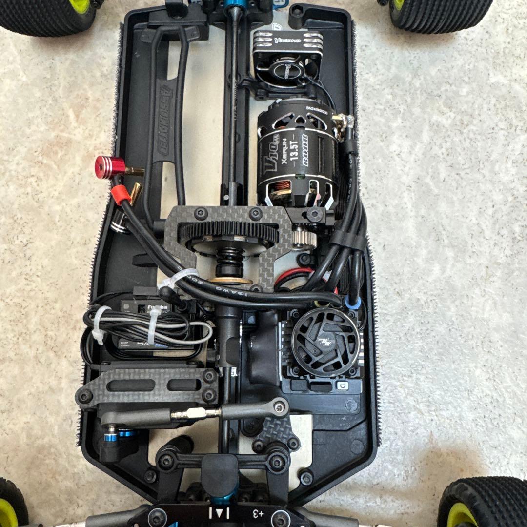 アソシRC10 B74.2 CE 4WD バギー 組立済みシャーシ(メカ無し)