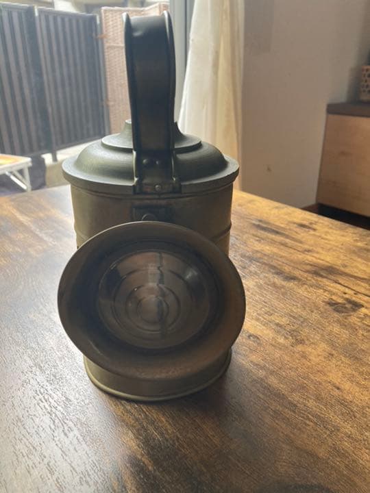 おじいちゃんが骨董品収集の中で持っていた１つ。昔の電車の手動信号