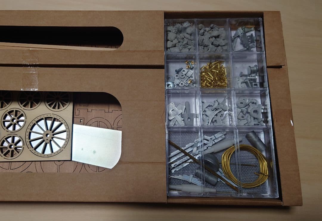 OcCre 1/24 ロケット号 蒸気機関車　模型キット