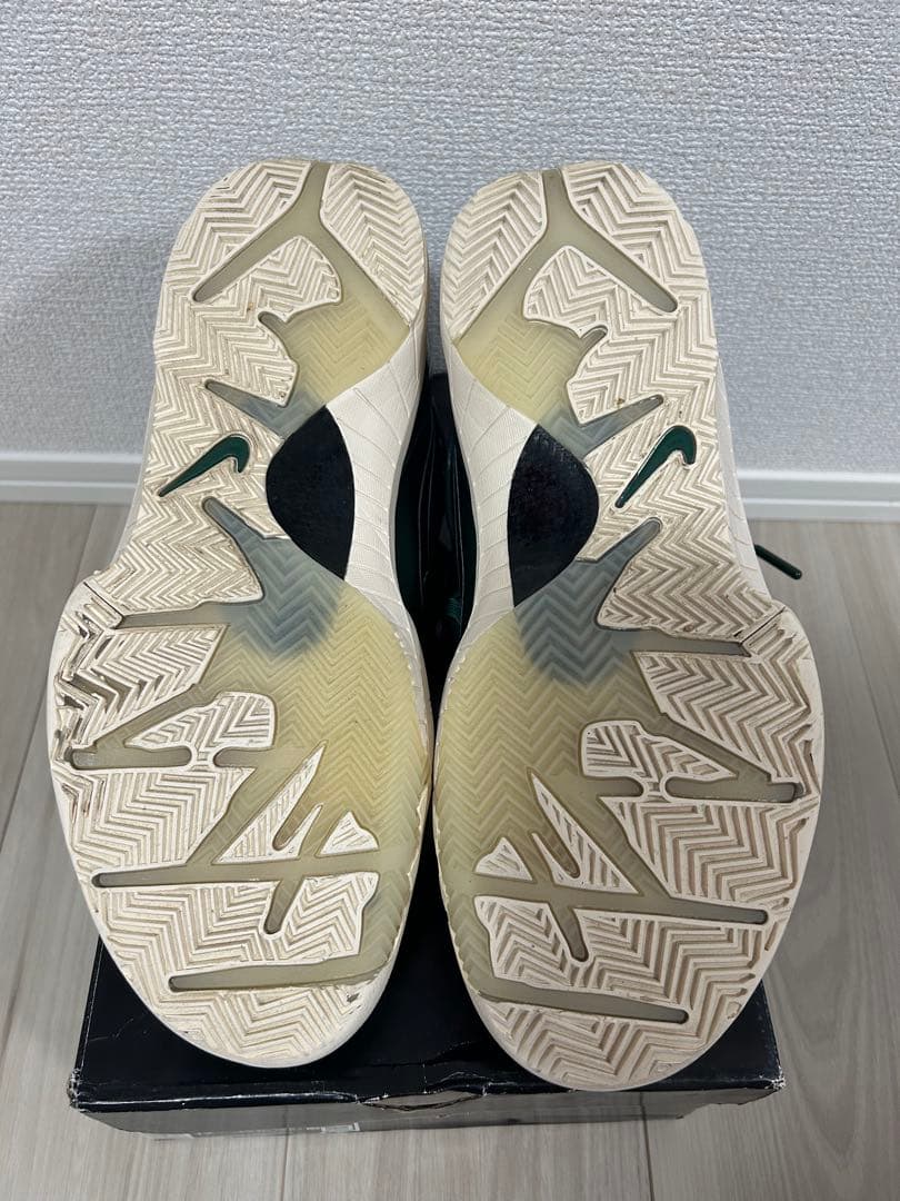 UNDEFEATED × Nike Kobe 4 Protro