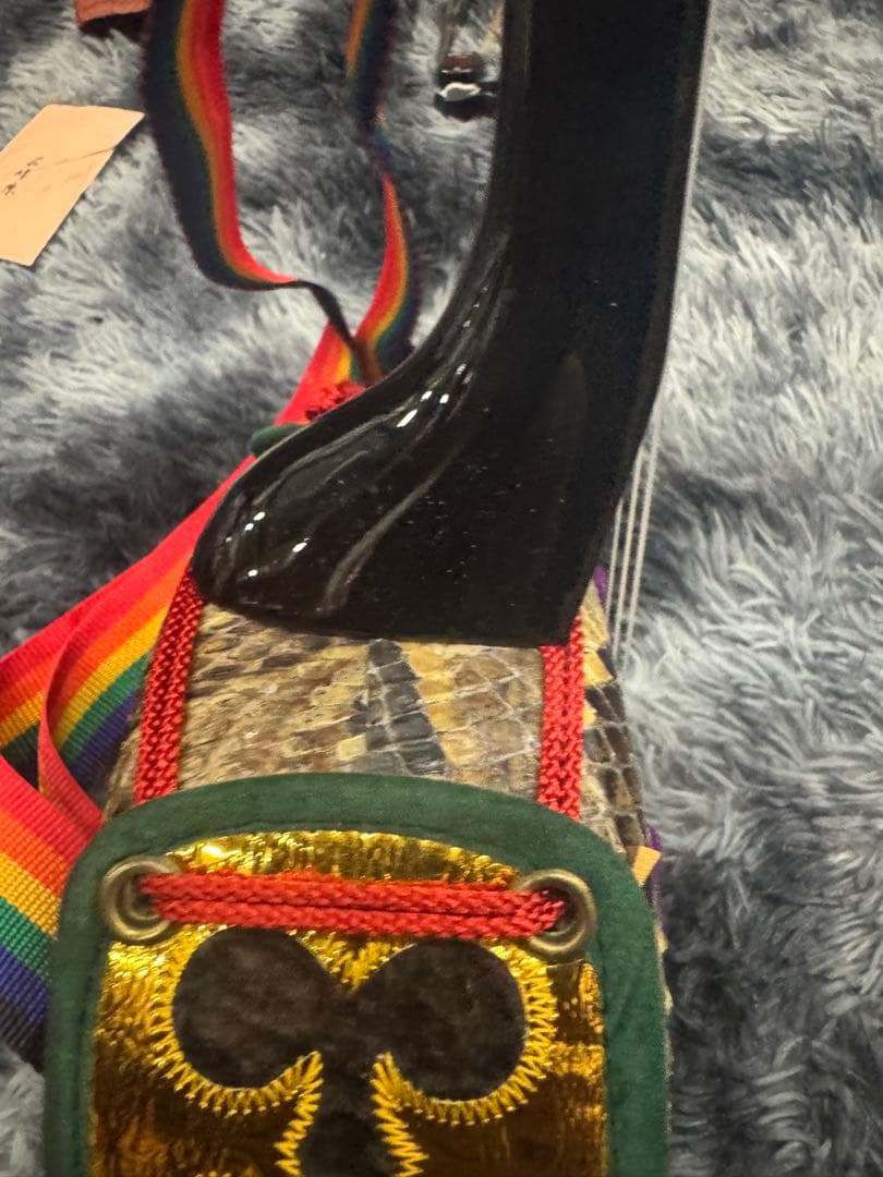 【極美品】沖縄 三線 本蛇革 強化張り 黒塗り棹 蛇皮 ケース 爪 調子笛