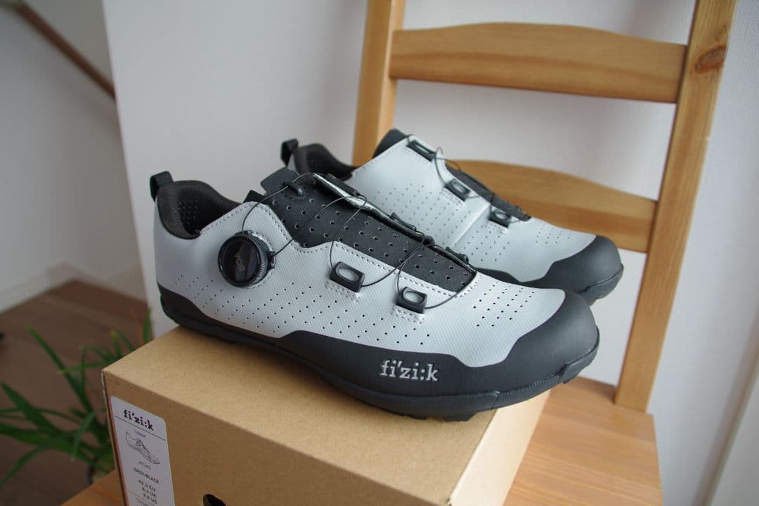 fi'zi:k SPDシューズ 「TERRA ATLAS」グレー/ブラック
