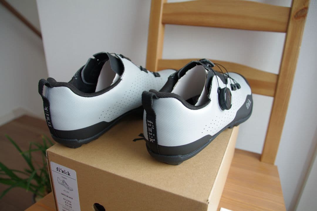 fi'zi:k SPDシューズ 「TERRA ATLAS」グレー/ブラック