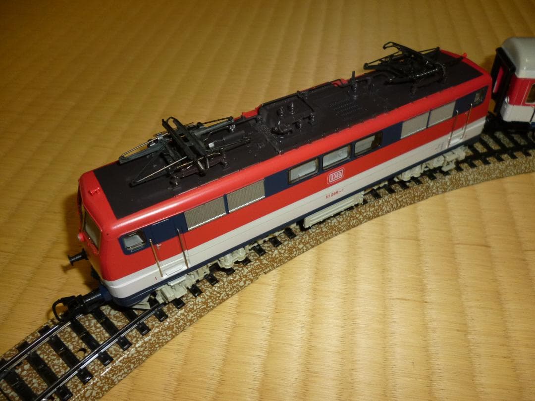 メルクリンHOゲージのアナログ電気機関車と客車4両のセット