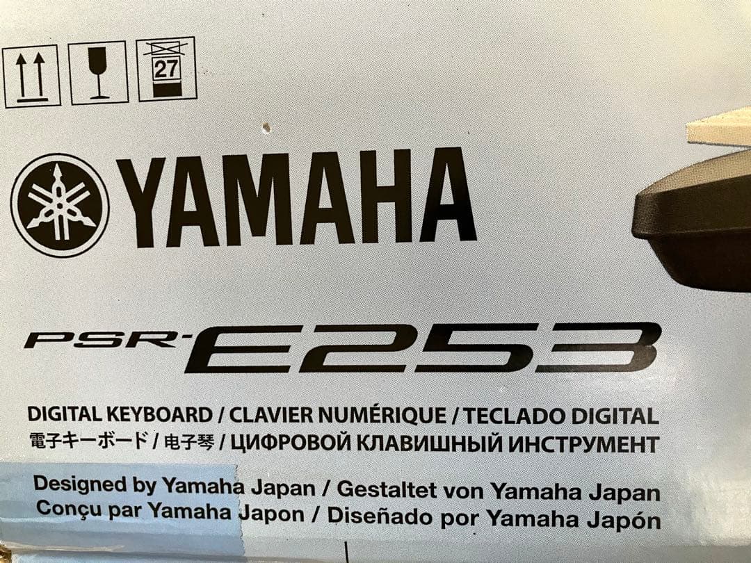 Yamaha PSR-E253 電子キーボード　ヘッドフォン付き