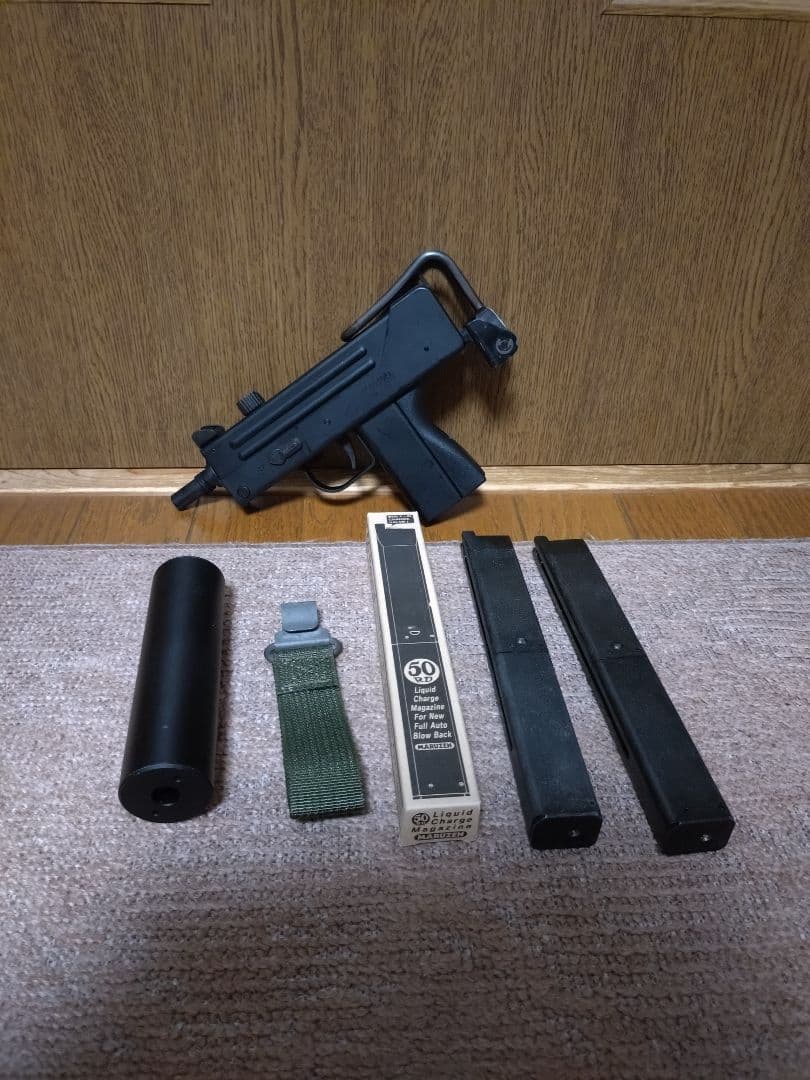 マルゼン製　イングラムM11 ガス　マガジンポーチ付き