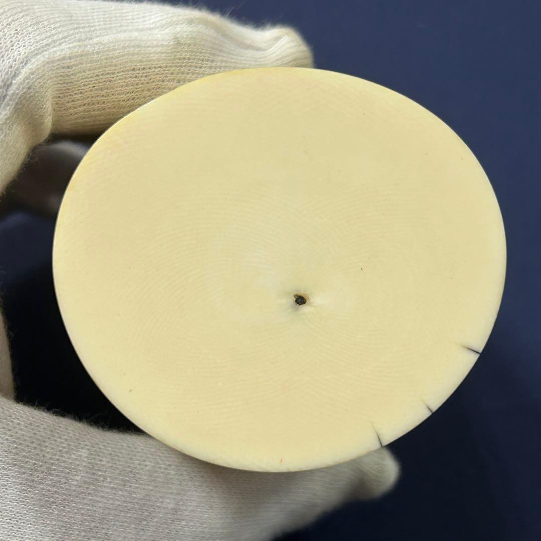 象牙風 ハンコ置き 印鑑置 総重量331.2g 縦約82.4㎜ 横約60-66㎜