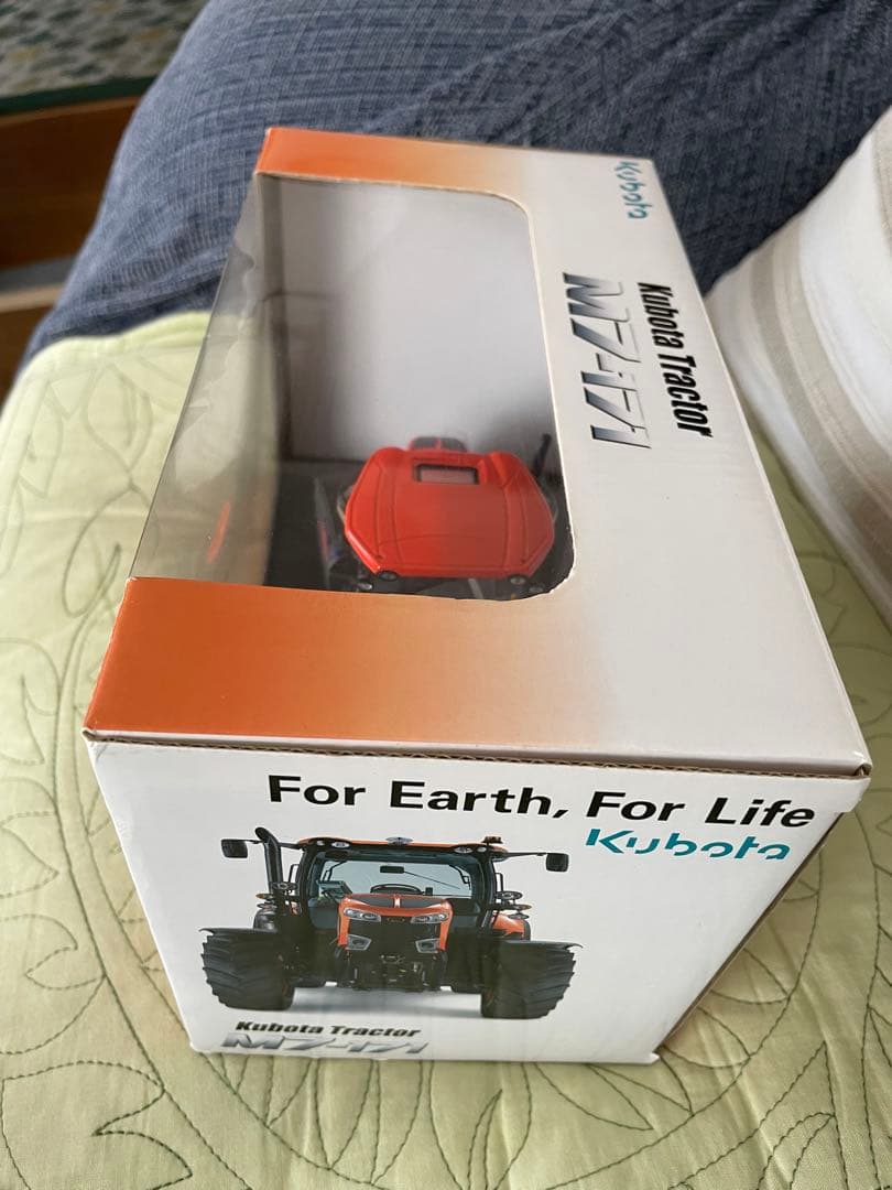 更にお値引き　Kubota M7-171 トラクター 1:32スケール