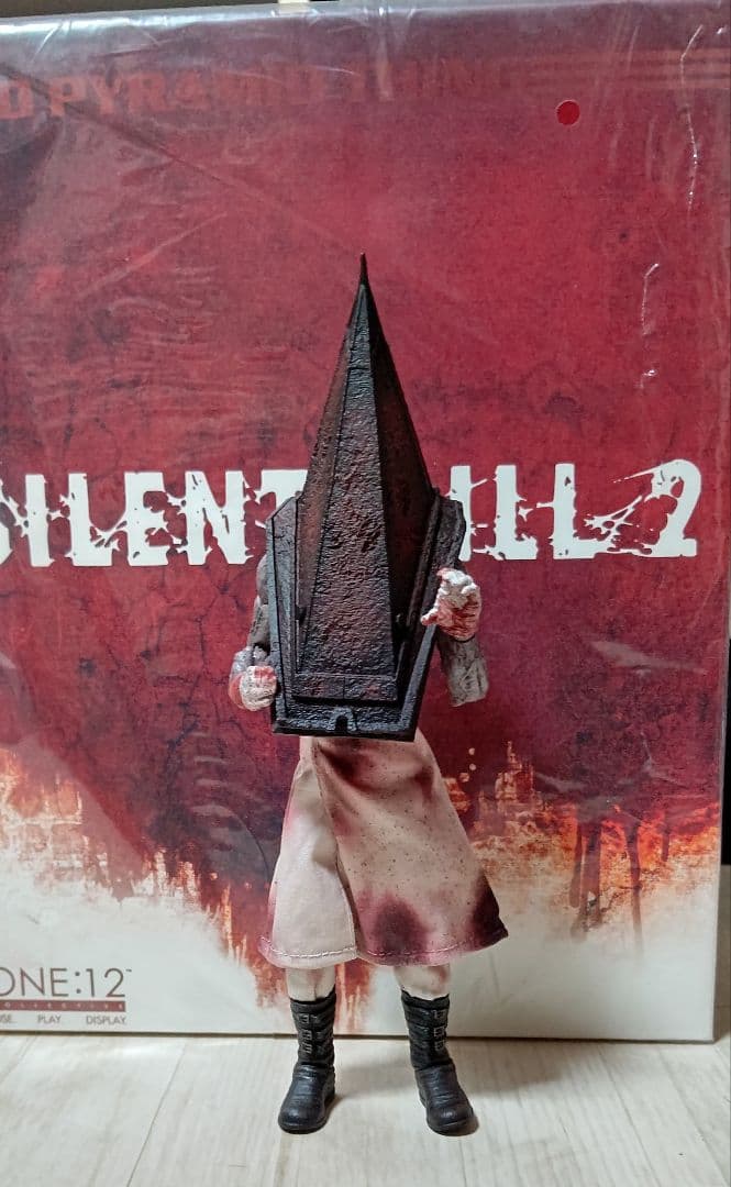 【新品・未開封】メズコトイズ サイレントヒル レッドピラミッドシング フィギュア