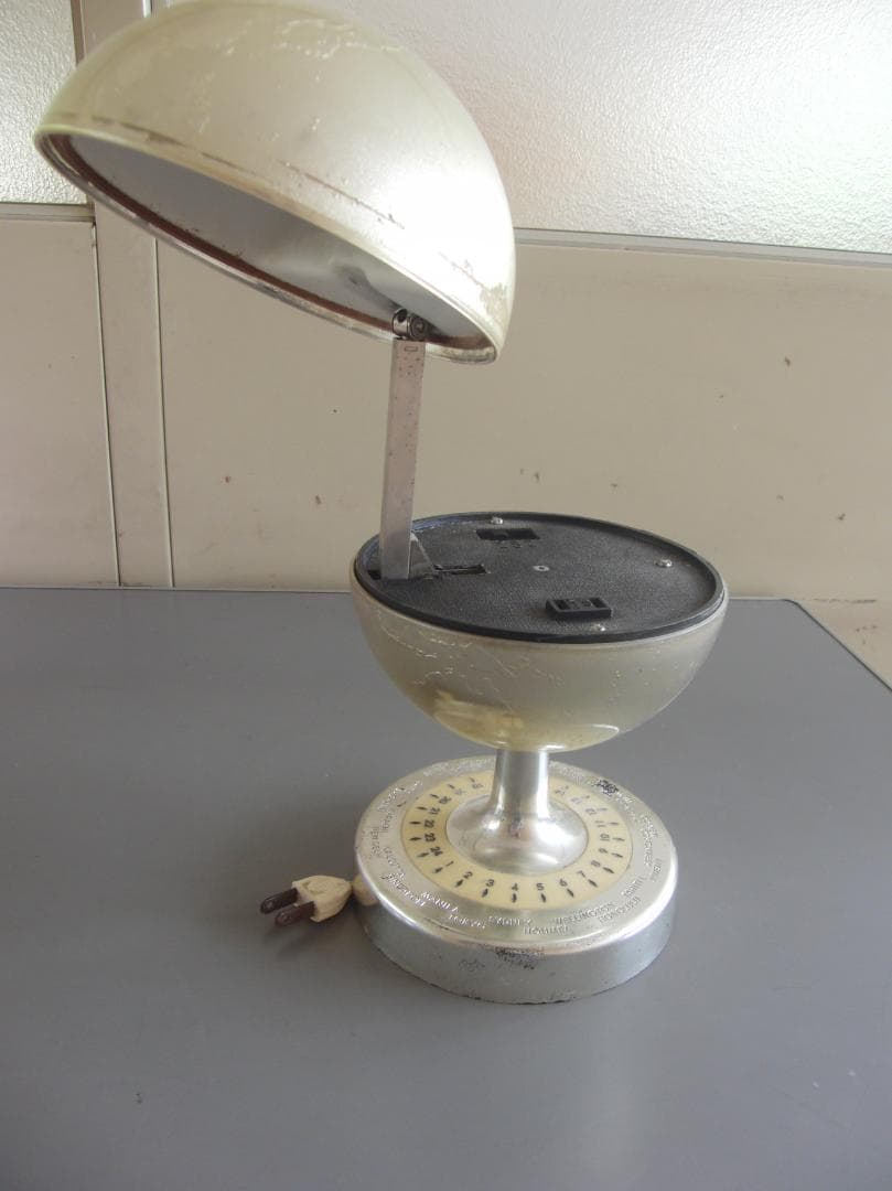 地球儀型デスクスタンド（ワールドタイム付き）