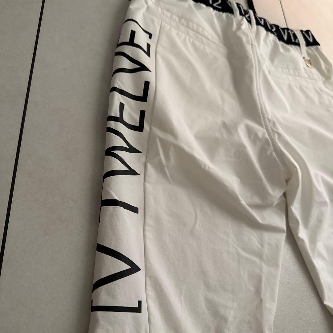 美品V12ホワイトパンツ　ライオンロゴ