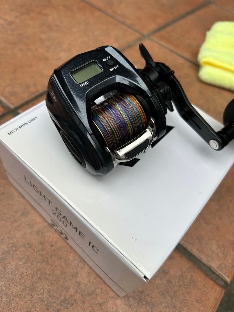 リール LIGHT GAME IC 200