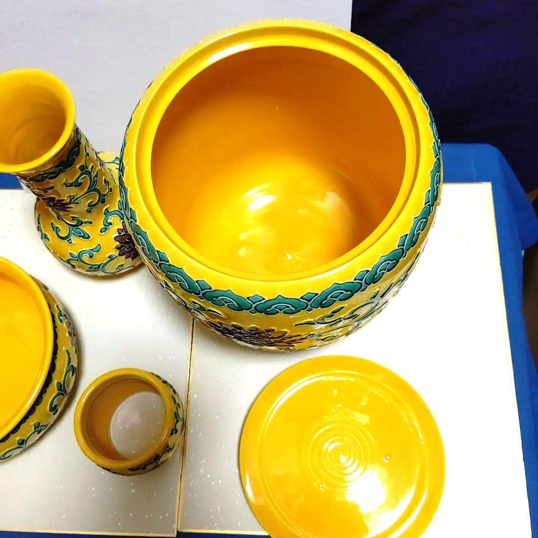 皆具、赤沢露石作、黄コウチ牡丹唐草、うち12番