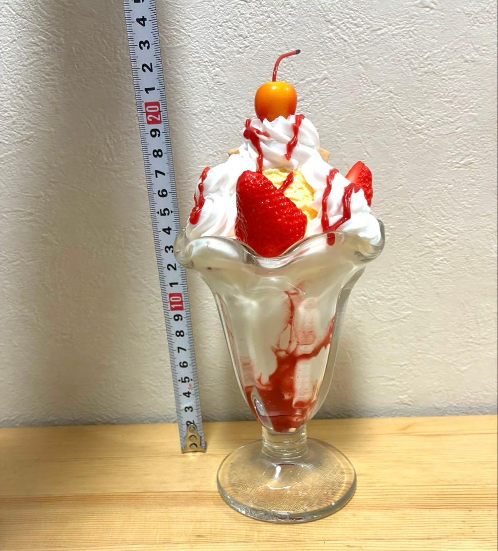 食品サンプル　いちごパフェ　合羽橋　まいづる製　実物大 苺　イチゴ
