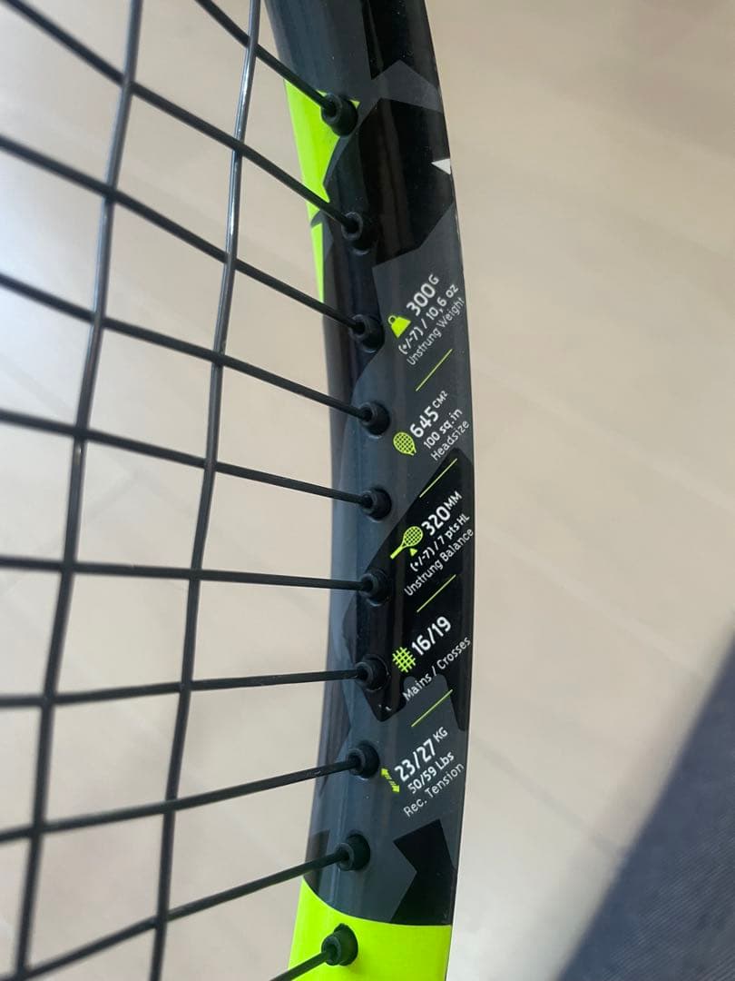 バボラ　ピュアエアロ　テニスラケット