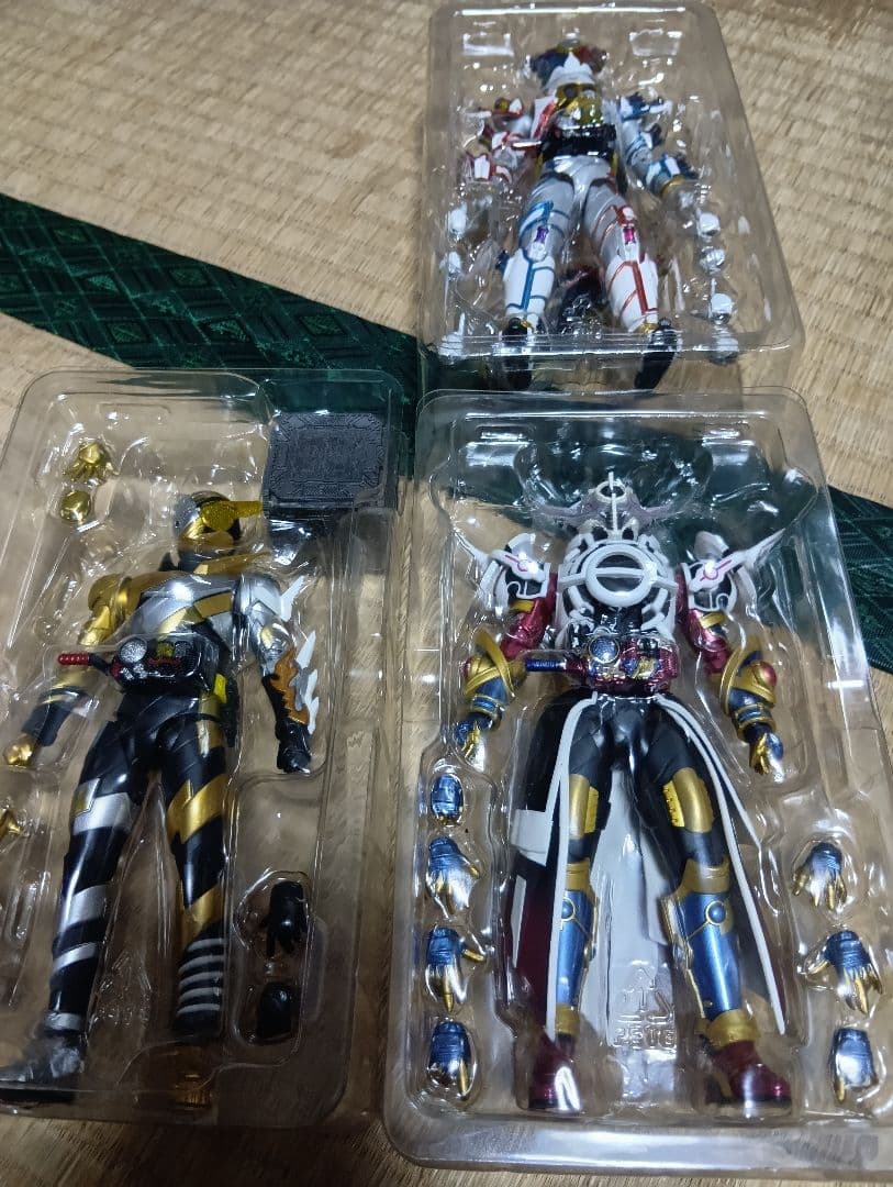 フィギュアーツ仮面ライダービルド　ジーニアス、ラビットドラゴン、エボル